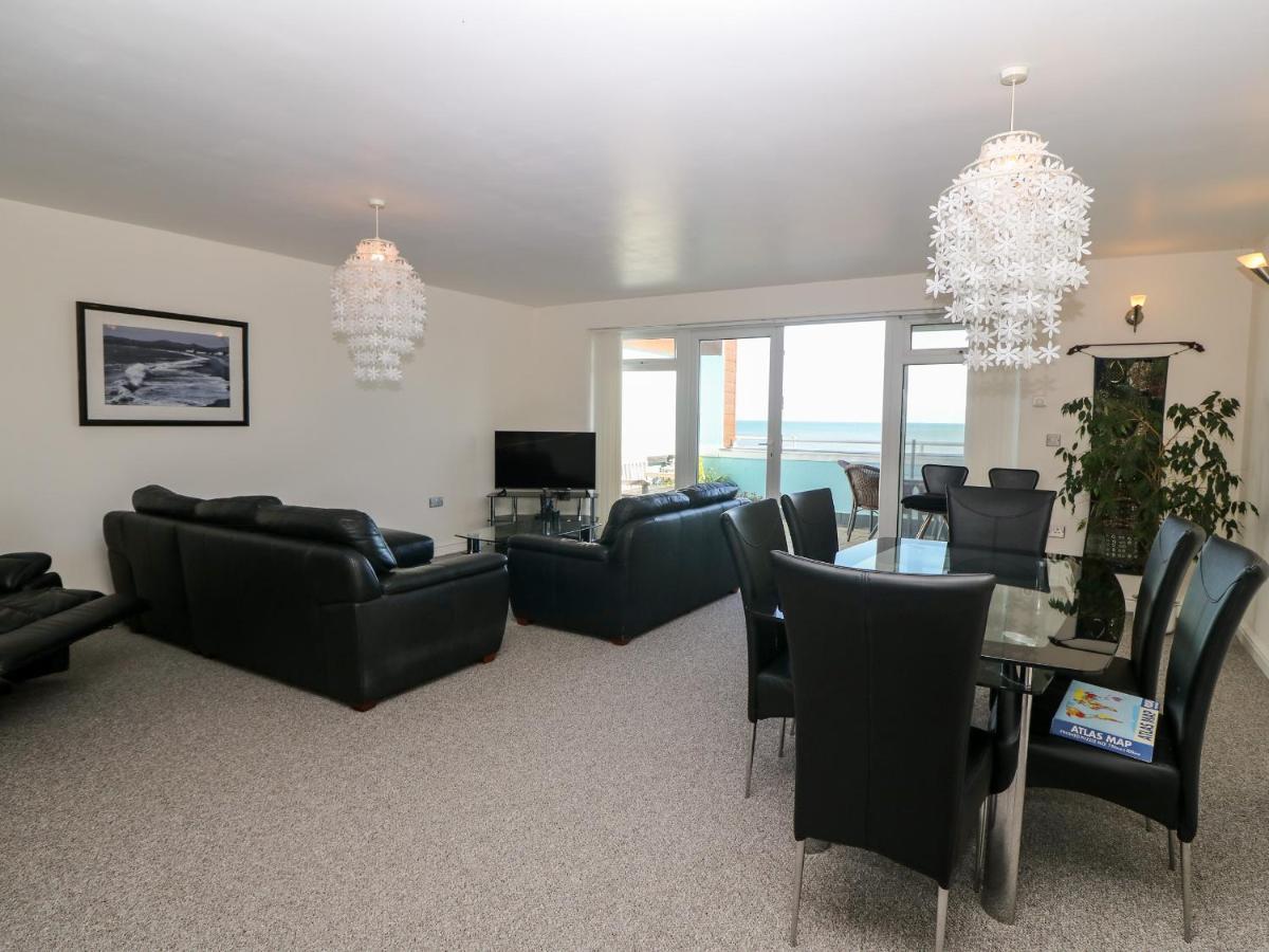 Sea View Apartment Pwllheli Exterior photo