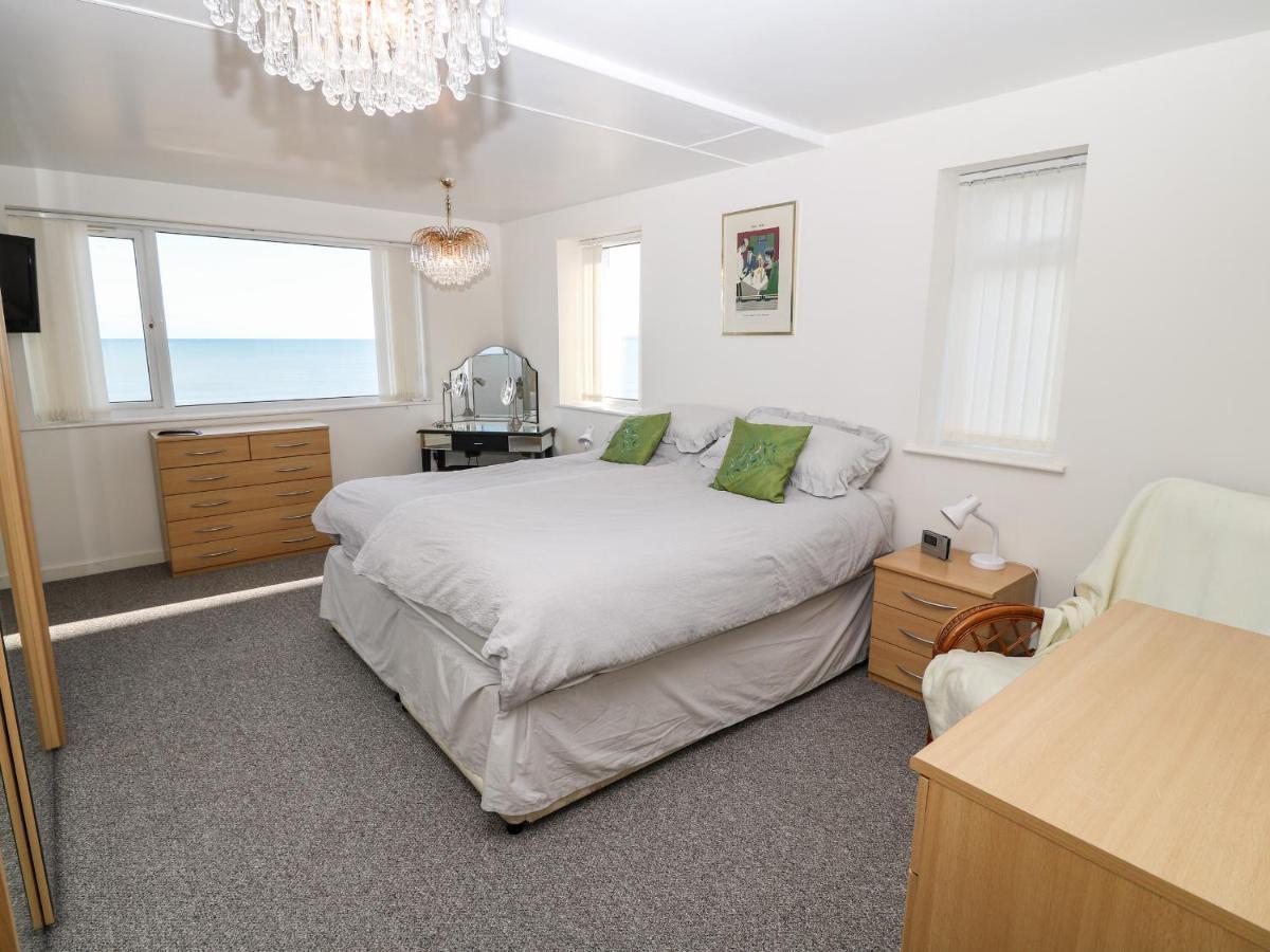 Sea View Apartment Pwllheli Exterior photo
